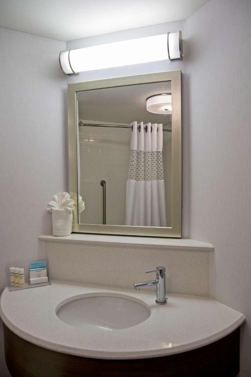 King Room with City View – Non-Smoking