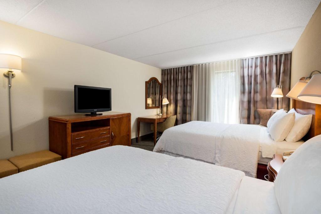 Queen Room with Two Queen Beds – Non-Smoking