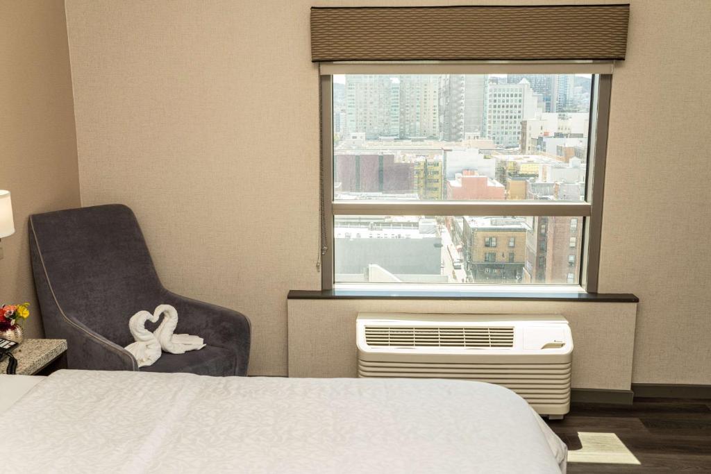 Deluxe King Room with City View