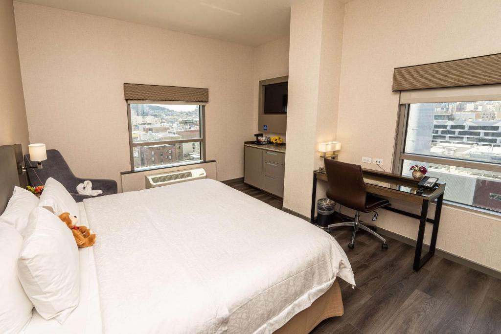 King Room – Mobility Accessible with Bathtub