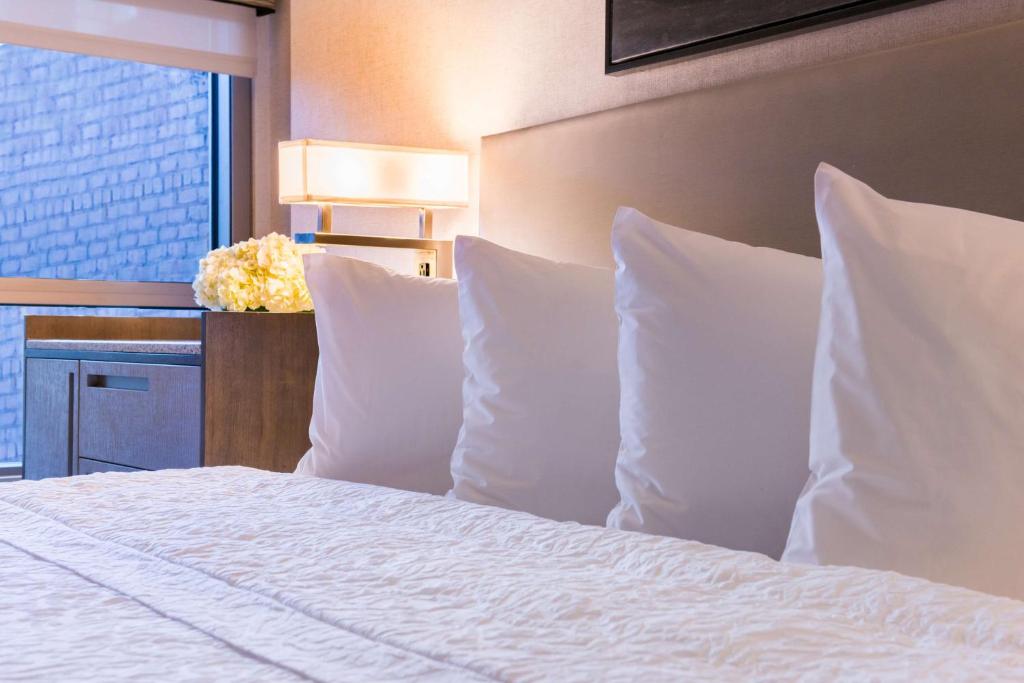 King Room – Mobility Accessible with Bathtub