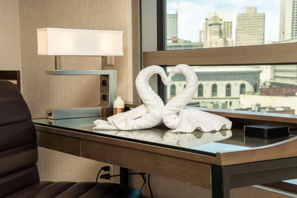 King Room – Mobility Accessible with Bathtub