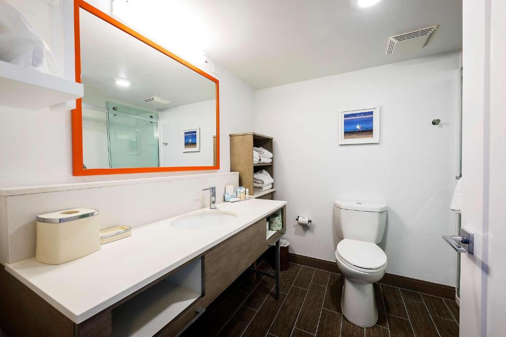 Queen Room with Premium View – Non-Smoking