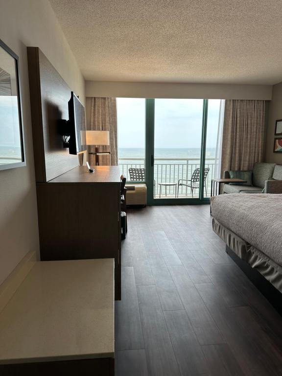 Oceanfront 1 King Bed 1 Sofa Bed Walk-In Shower Renovated
