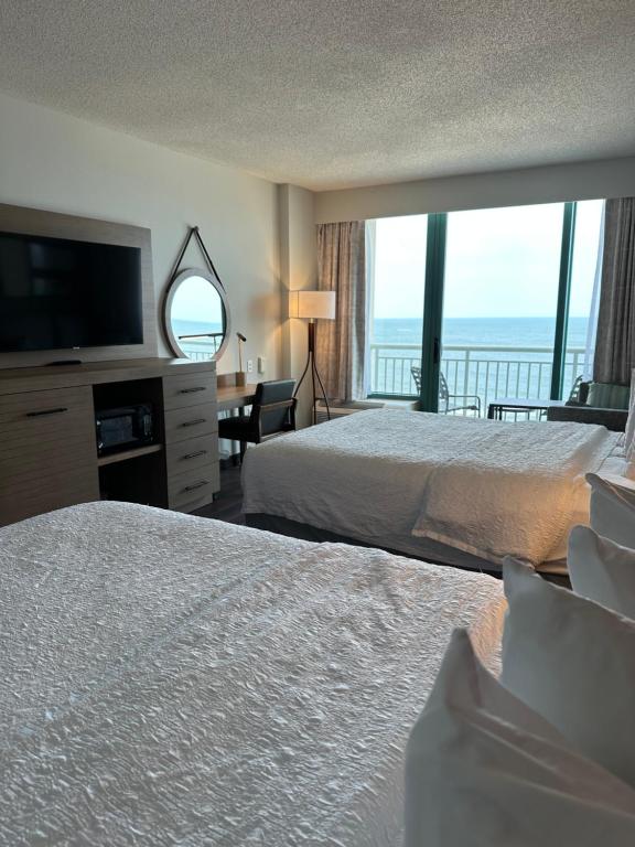 Oceanfront 2 Queen Beds 1 Sofa Bed Renovated