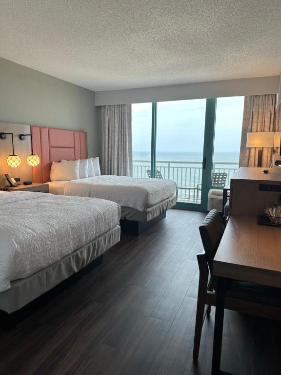 Oceanfront 2 Queen Beds only Renovated