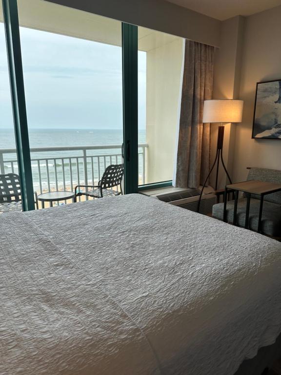 Oceanfront 2 Queen Beds only Renovated