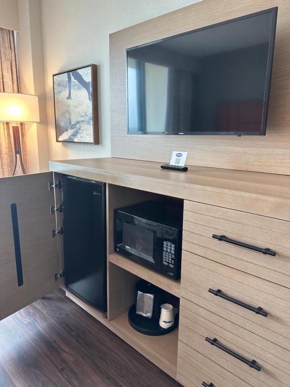 Oceanfront 2 Queen Beds only Renovated