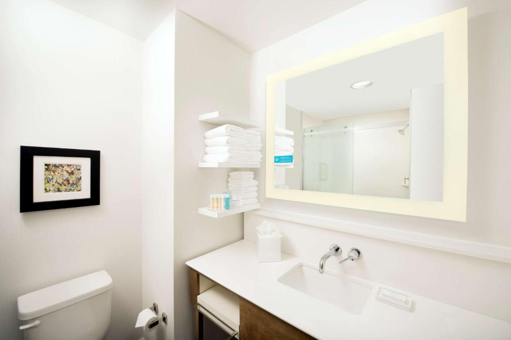 Queen Studio Suite with Two Queen Beds – Non-Smoking