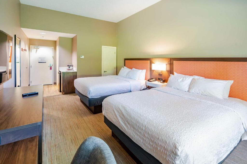 Queen Room with Two Queen Beds – Non-Smoking