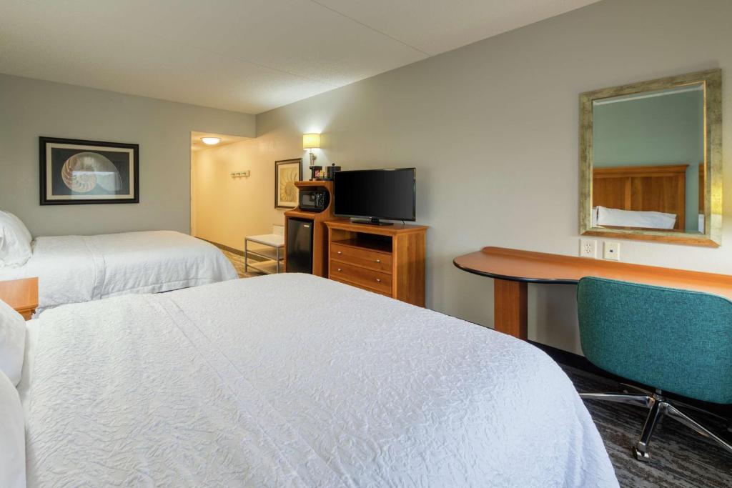 Deluxe Queen Room with Two Queen Beds – Non-Smoking