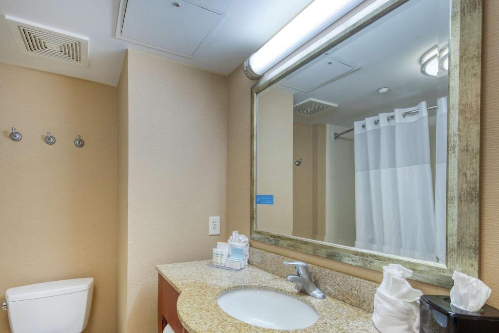 Deluxe Queen Room with Two Queen Beds – Non-Smoking