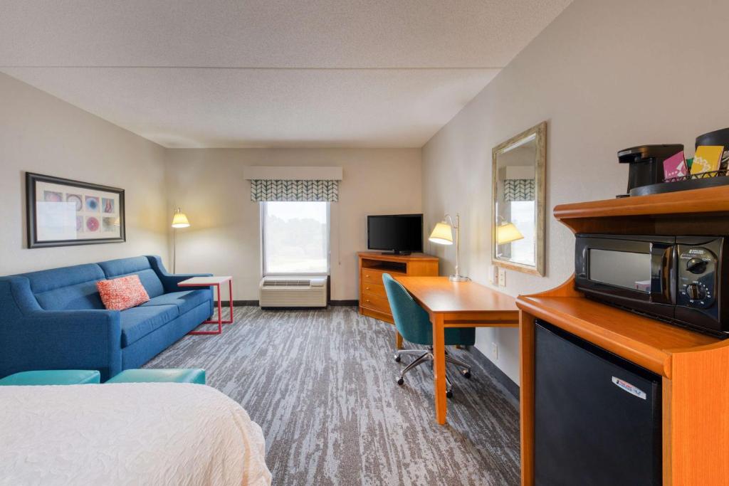 King Studio with Sofa Bed – Non-Smoking