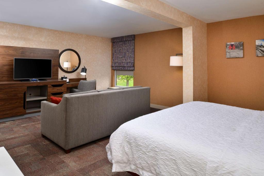 King Studio with Sofa Bed- Smoking