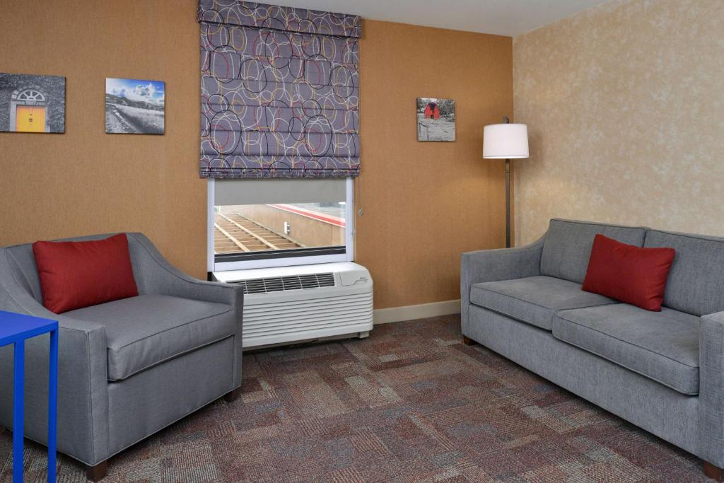 Queen Room with Two Queen Beds – Non-Smoking