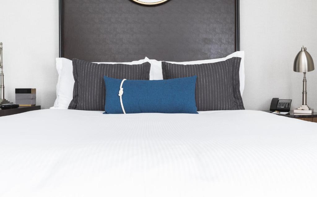 Cityview High Floor One Queen