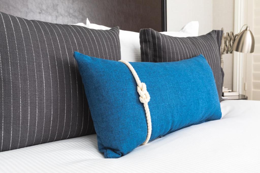 Waterfront One Queen