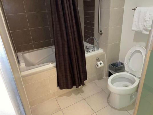 2 Queens Nonsmoking Royal Tower