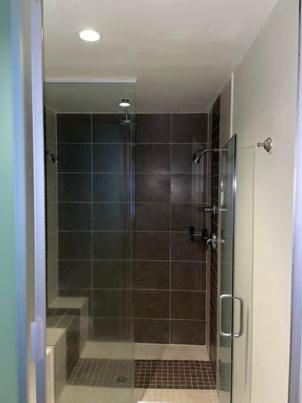 2 Queens Smoking Royal Tower with View