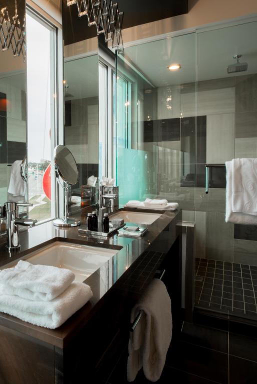 King Nonsmoking Platinum Tower