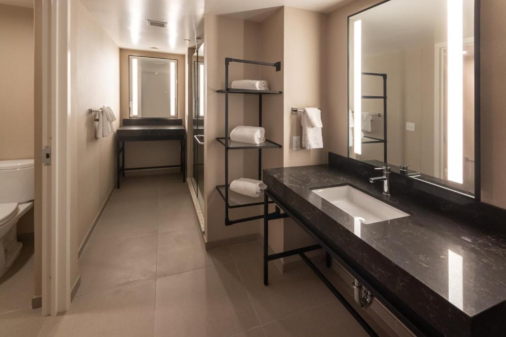 Premium Two Queens Non-Smoking