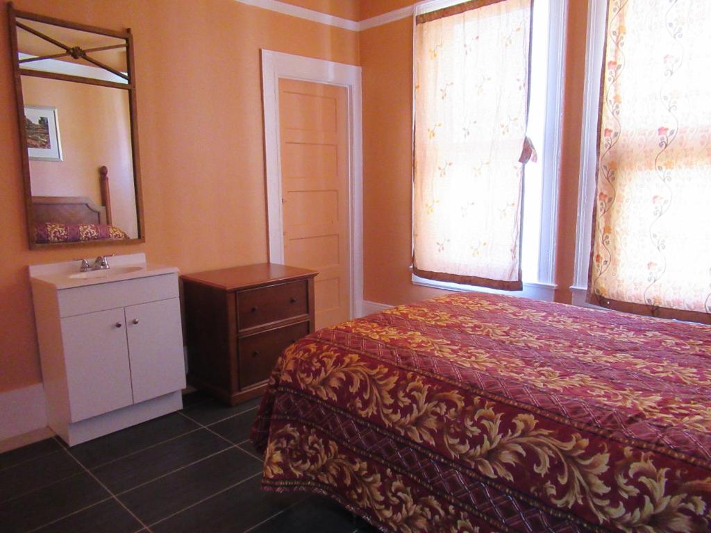 Queen Room with Shared Bathroom