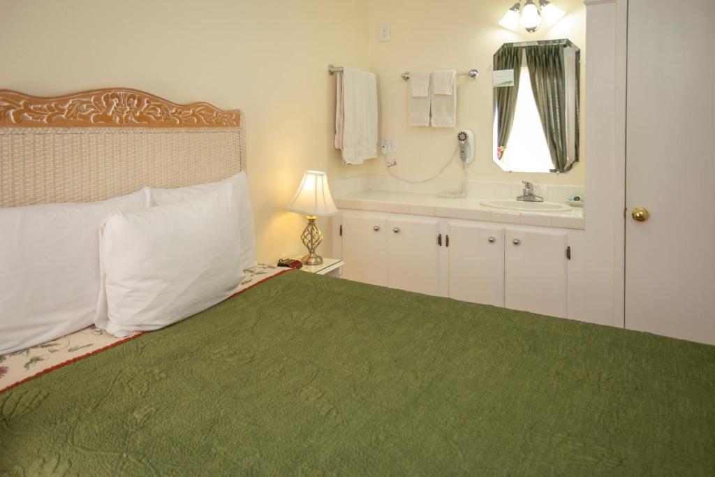 Double Room with Shared Bathroom