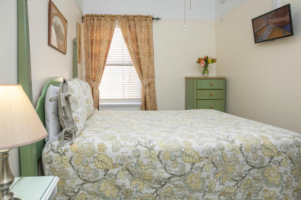 Double Room with Shared Bathroom