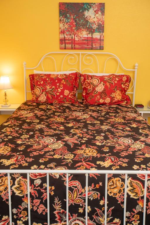 Queen Room with Shared Bathroom