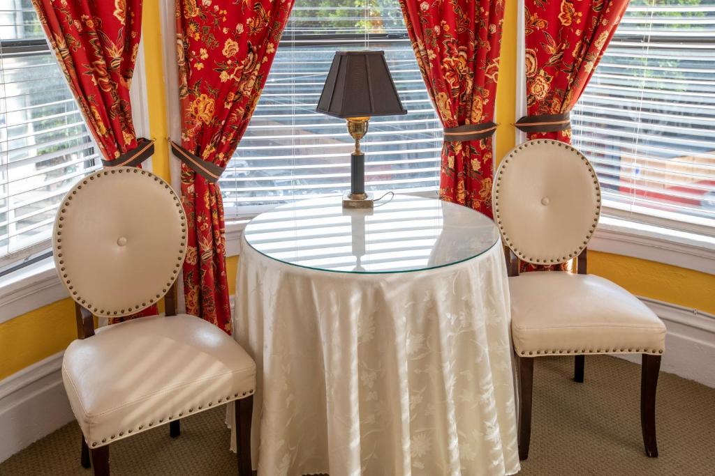 Queen Room with Shared Bathroom