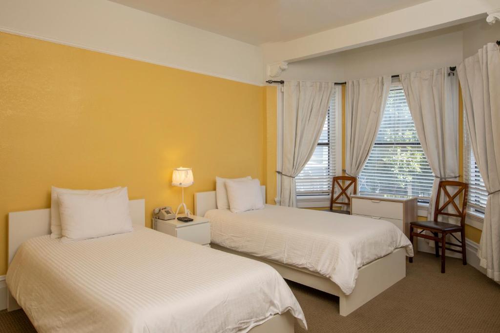 Twin Room with Shared Bathroom