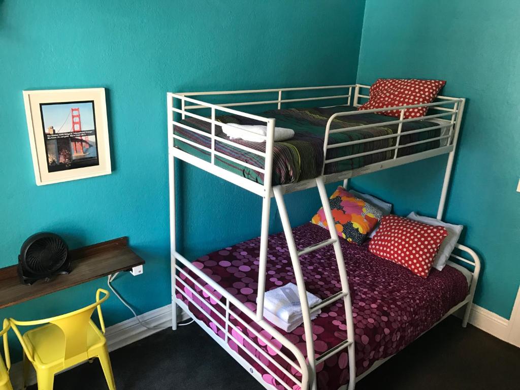 Private Economy Room