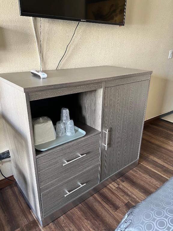 Deluxe King Room – Non-Smoking