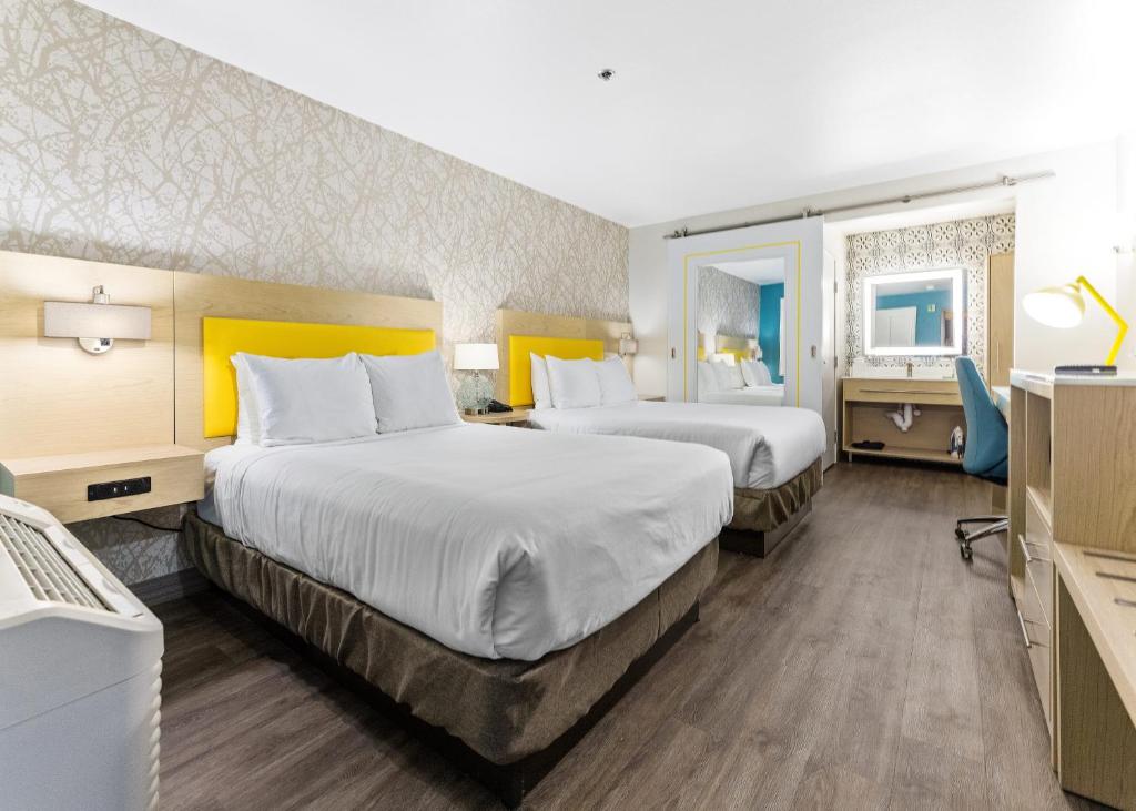 Double Room with Two Double Beds – AccessibleNon Smoking