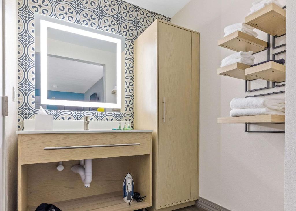 Double Room with Two Double Beds – AccessibleNon Smoking