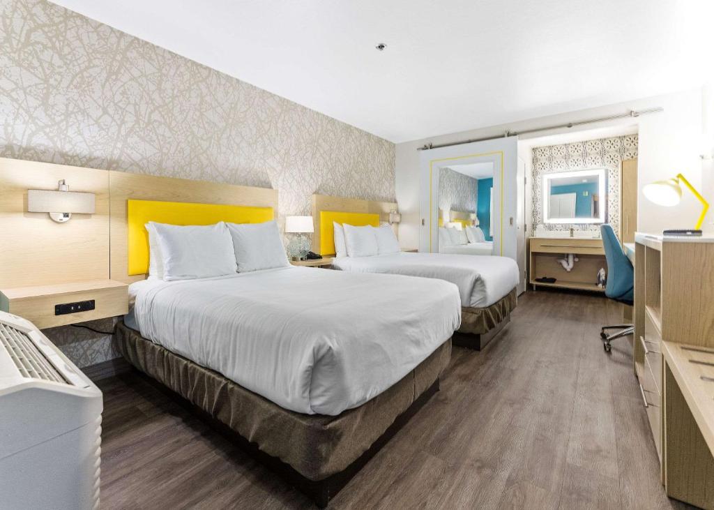 Double Room with Two Double Beds – AccessibleNon Smoking