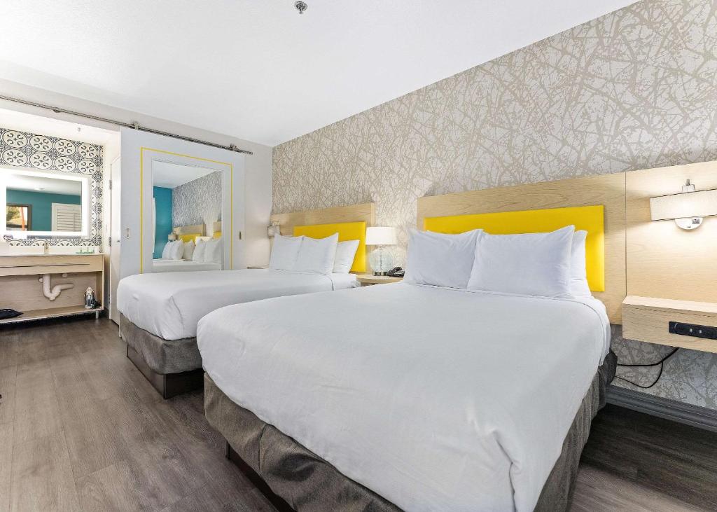 Double Room with Two Double Beds – AccessibleNon Smoking