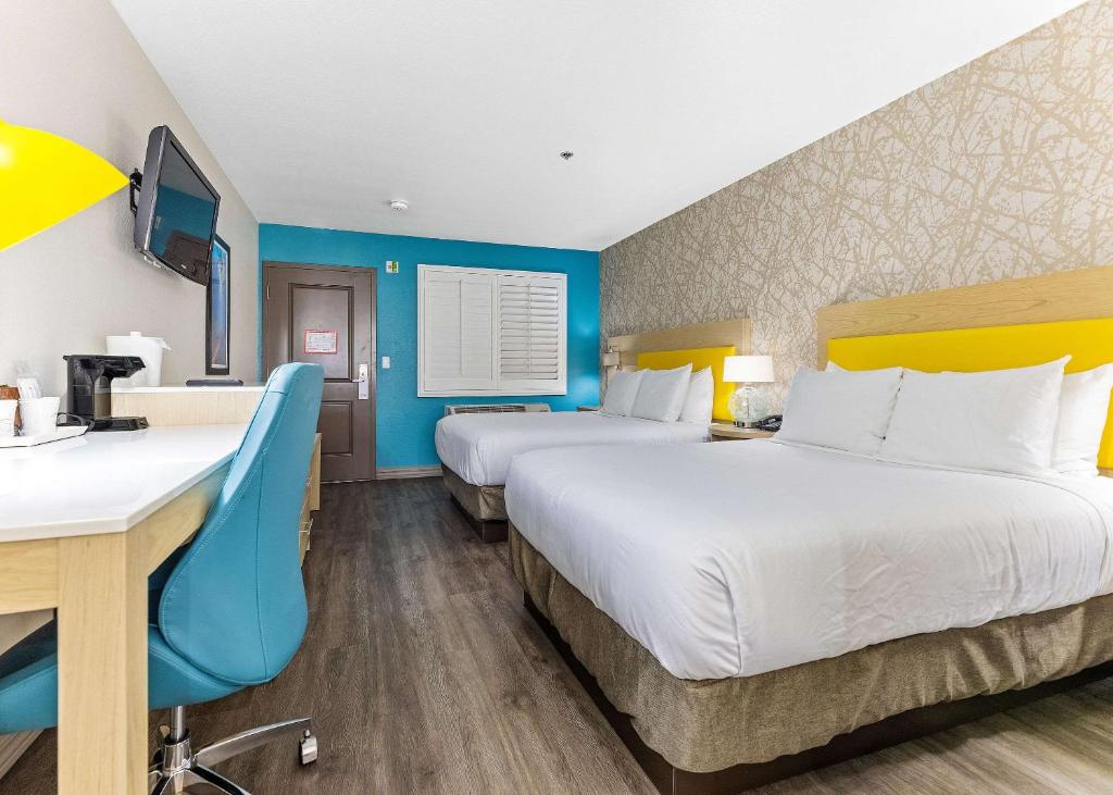 Double Room with Two Double Beds – AccessibleNon Smoking