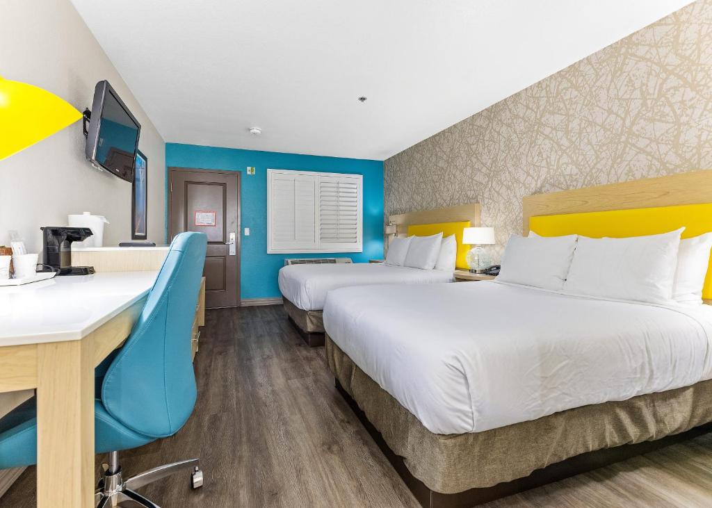 Standard Double Room with Two Double Beds – Non Smoking