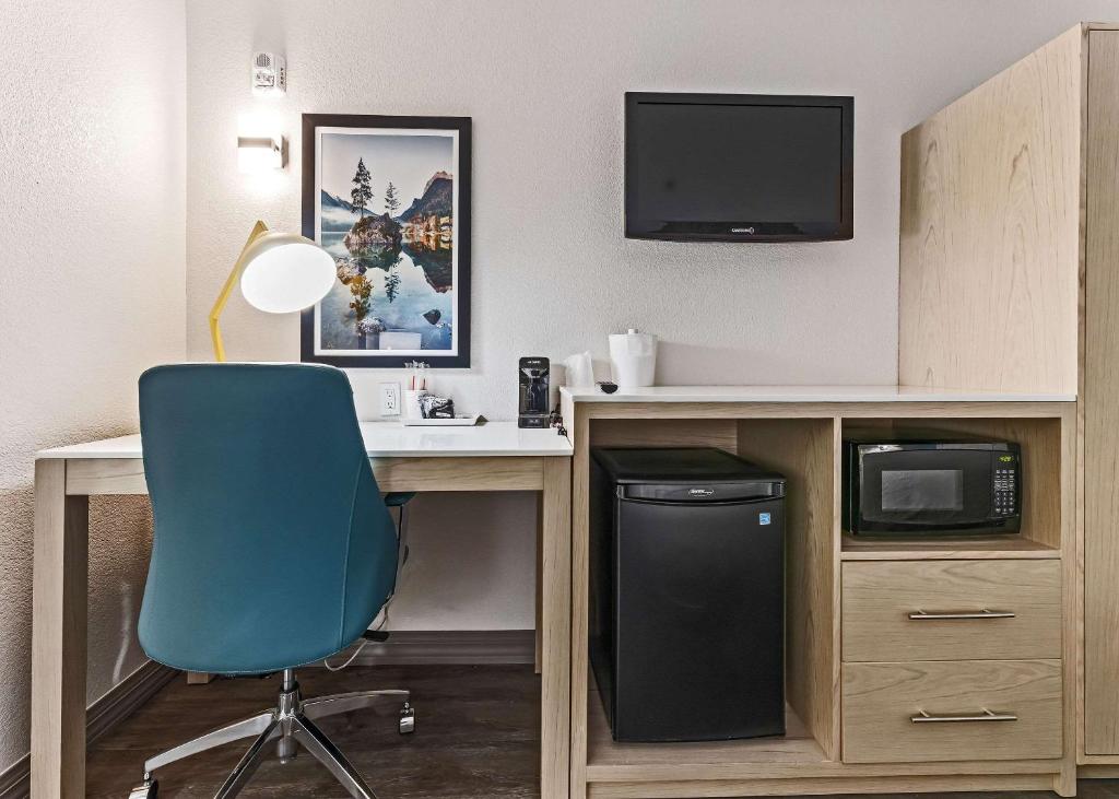 Standard Double Room with Two Double Beds – Non Smoking