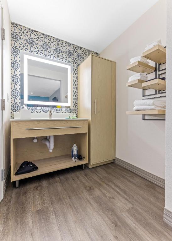 Standard Double Room with Two Double Beds – Non Smoking