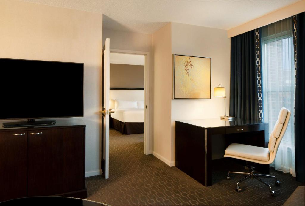 Deluxe King Suite with Sofa Bed