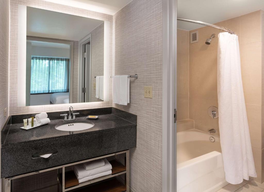 Queen Room with Two Queen Beds and Panoramic View