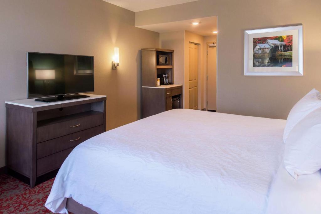 King MobilityHearing Accessible Room