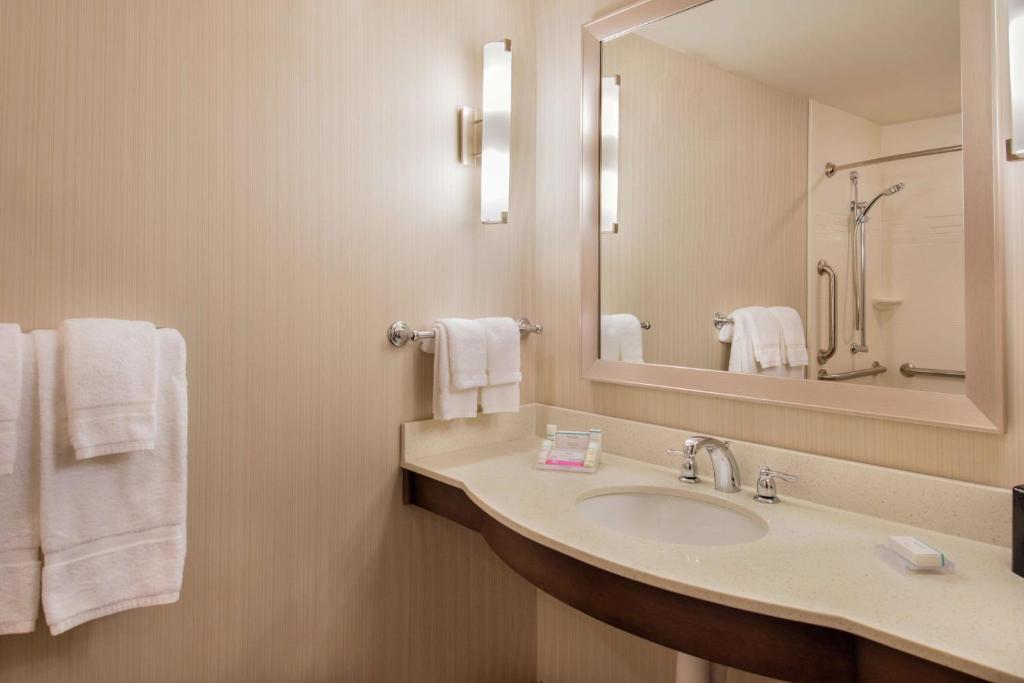 King MobilityHearing Accessible Room