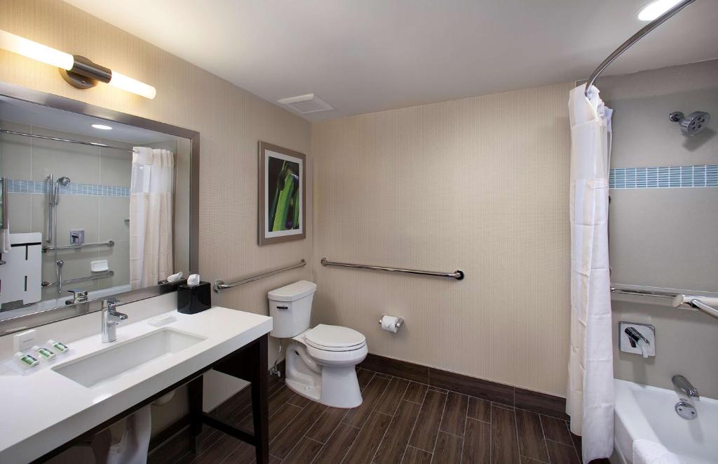 Queen Room with Two Queen Beds – Disability Access