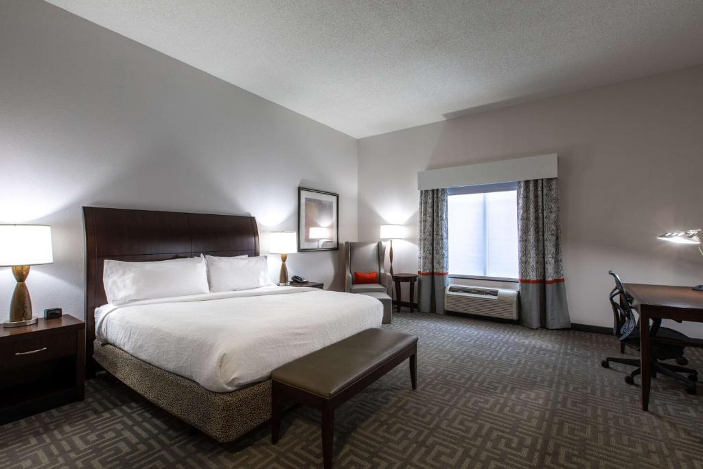 King Accesible with Bathtub