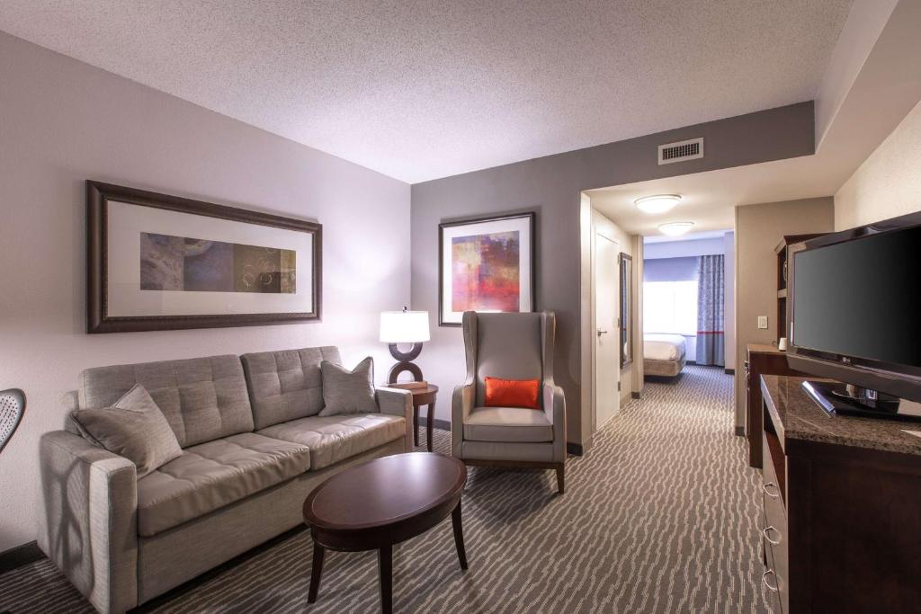 King Suite – Non-Smoking