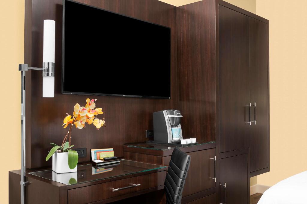 King Room with City View – Disability Access