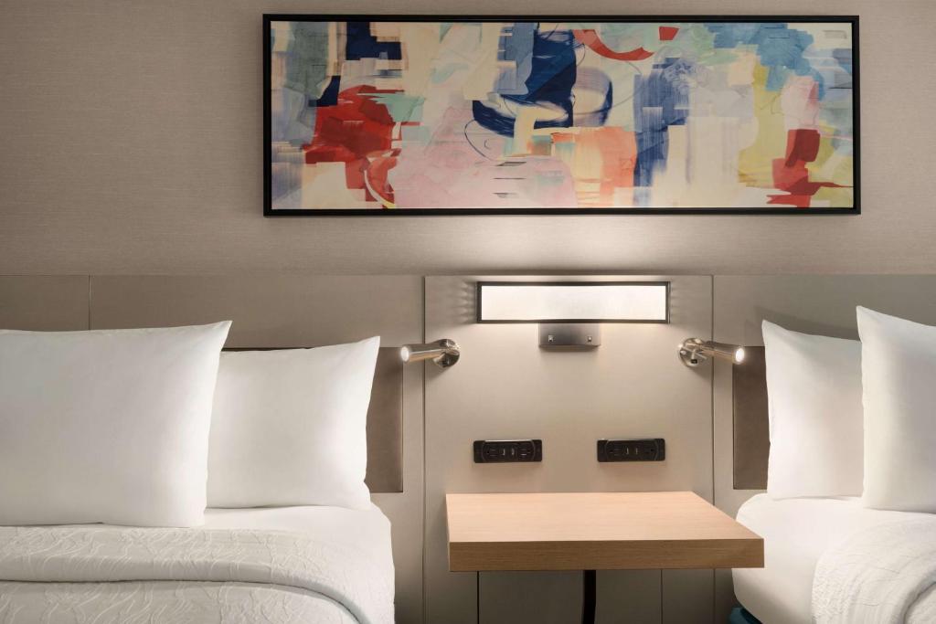 Queen Evolution Room